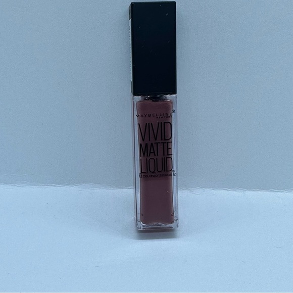 New Maybelline Color Sensational Vivid Matte Liquid Lipstick #02 Grey Envy - Picture 2 of 3